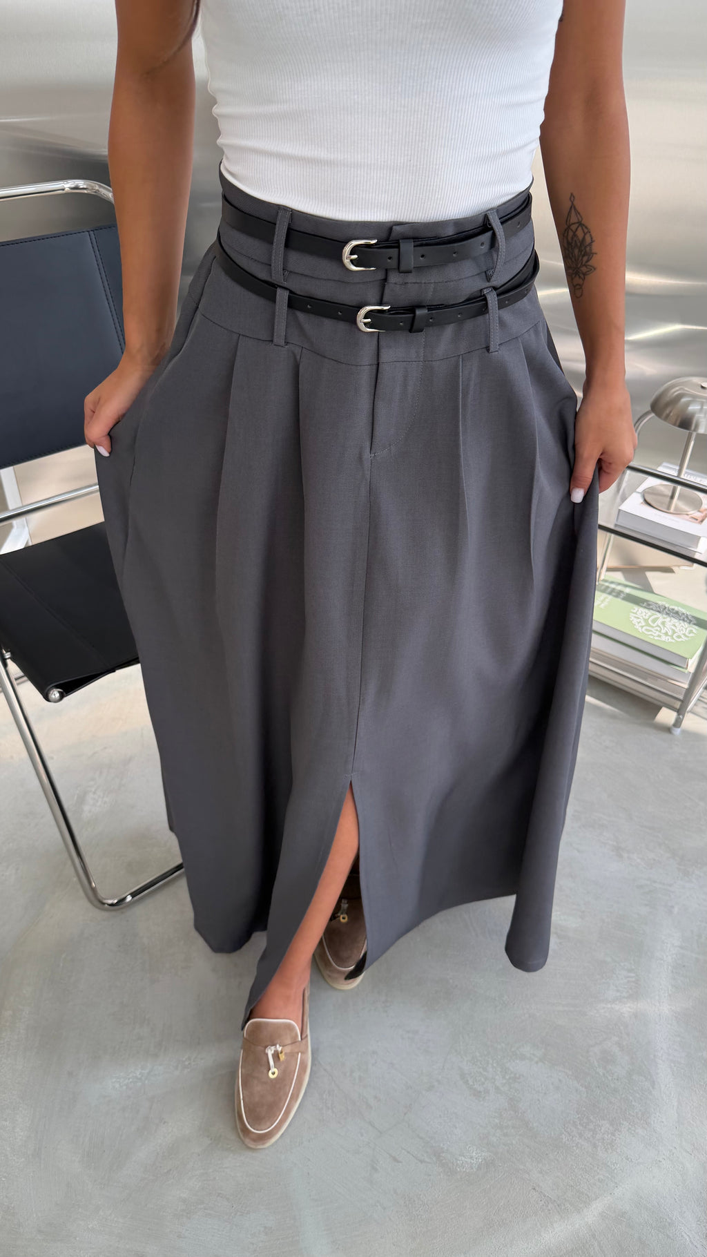 Double belt skirt